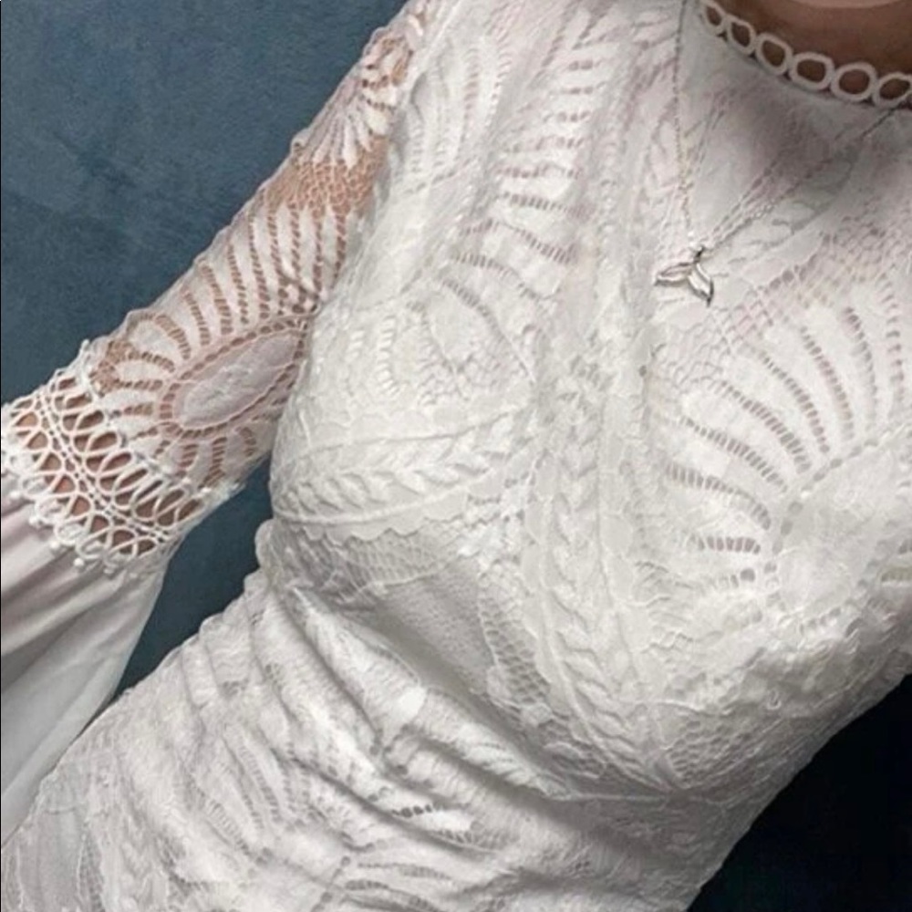 Elegant Guipure Lace Dress - Picture 2 of 8